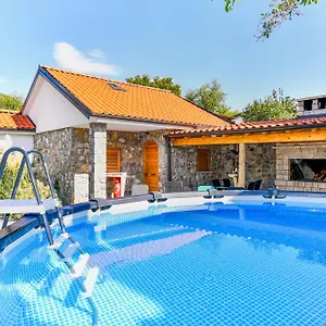 Lavanda Sa Bazenom I Okucnicom 4* Appartamento